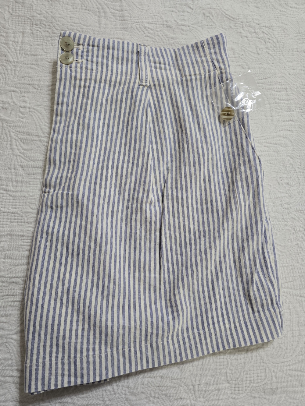 LC Lauren Conrad High Rise Short